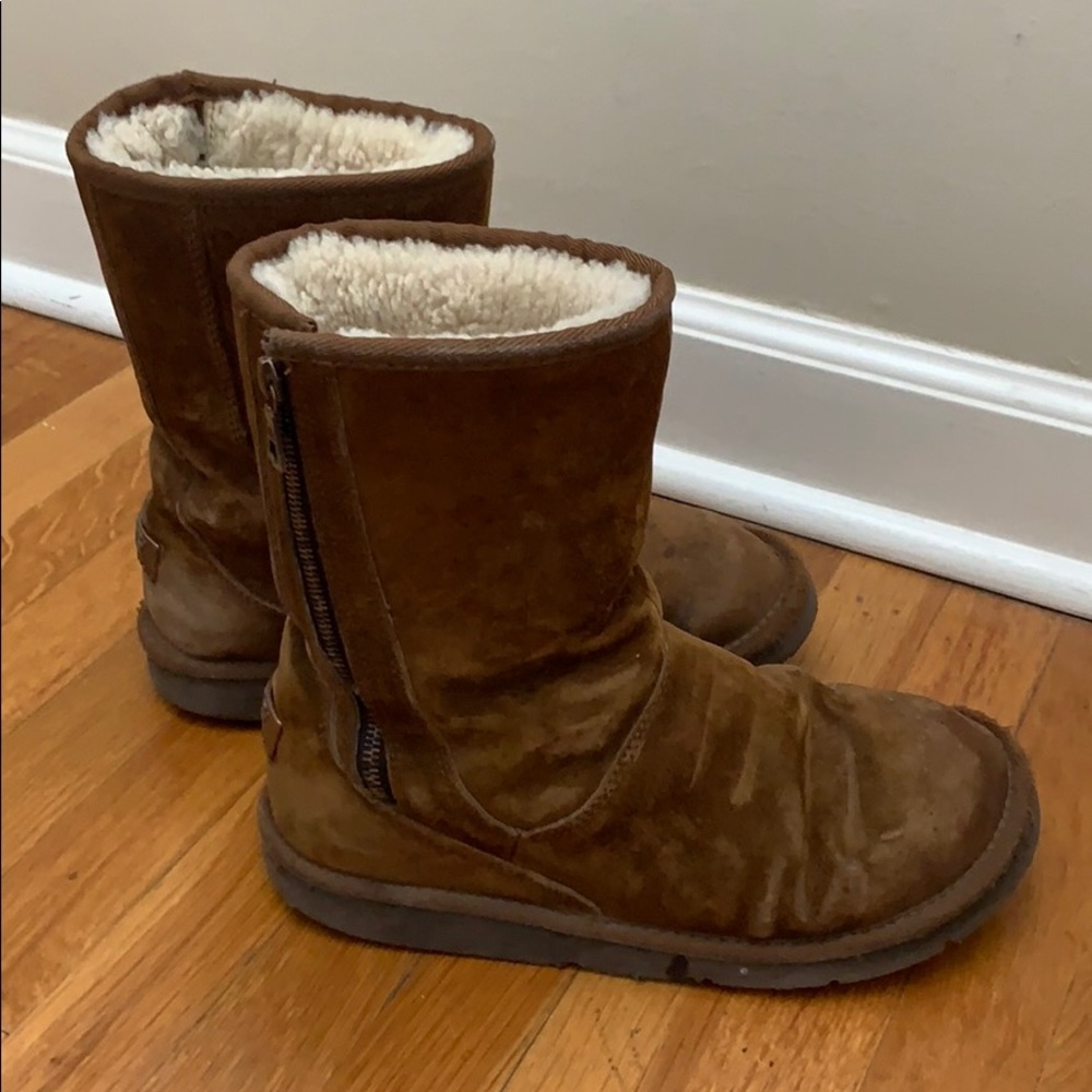 UGG Boots - Picture 1 of 10